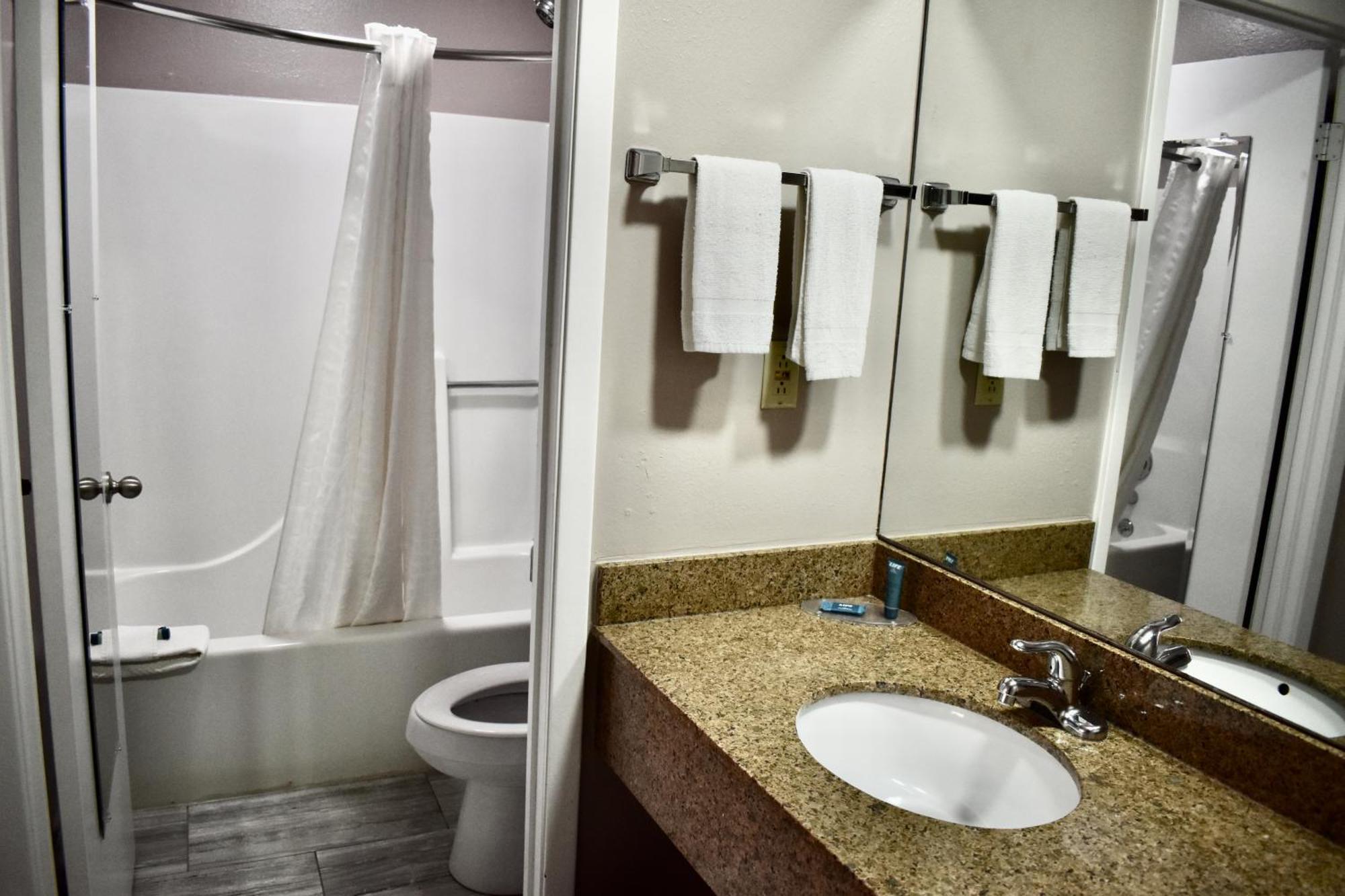 The Heritage Inn, Inc Huntingdon Bagian luar foto